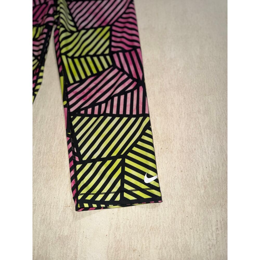 Nike pro women’s black & neon design athletic capris - Picture 15 of 16